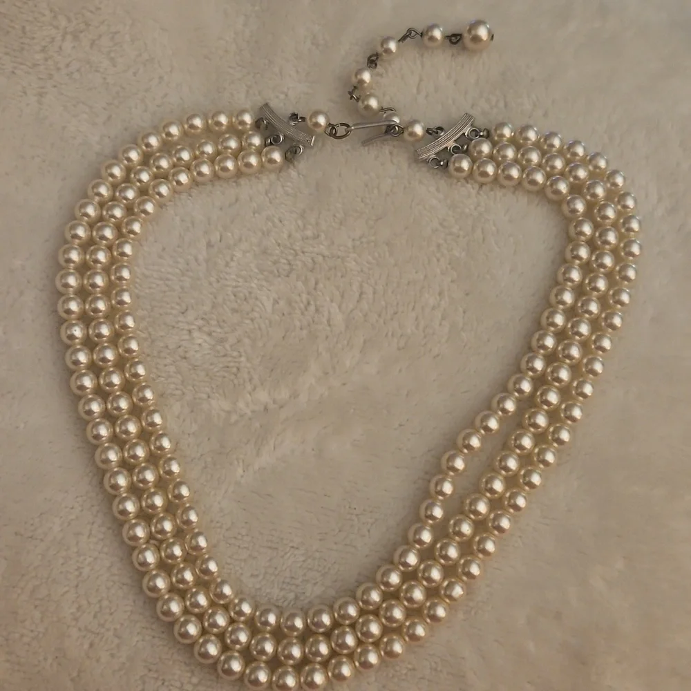 Vintage Triple Strand Layered Acrylic Pearl Formal Bridal Necklace